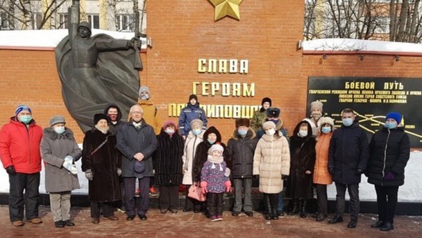 В Северном Тушине состоялась торжественная церемония возложения цветов к мемориалу